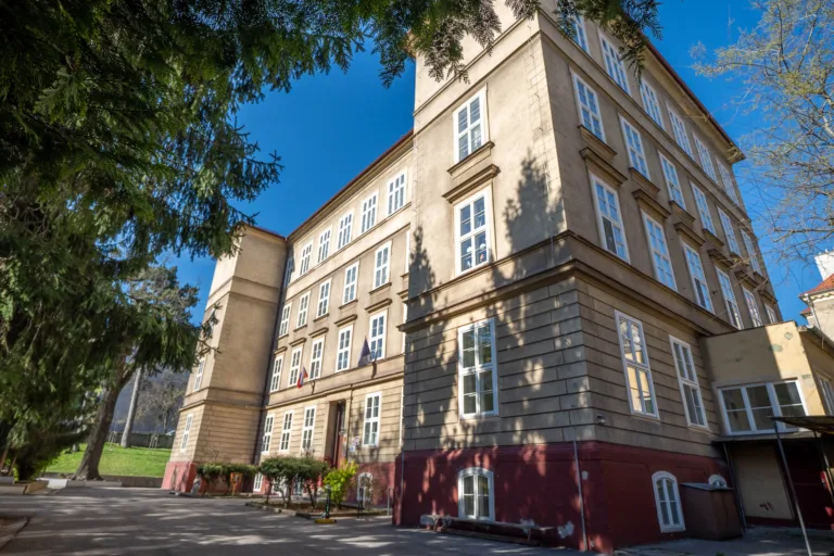 Podjavorinskej 1