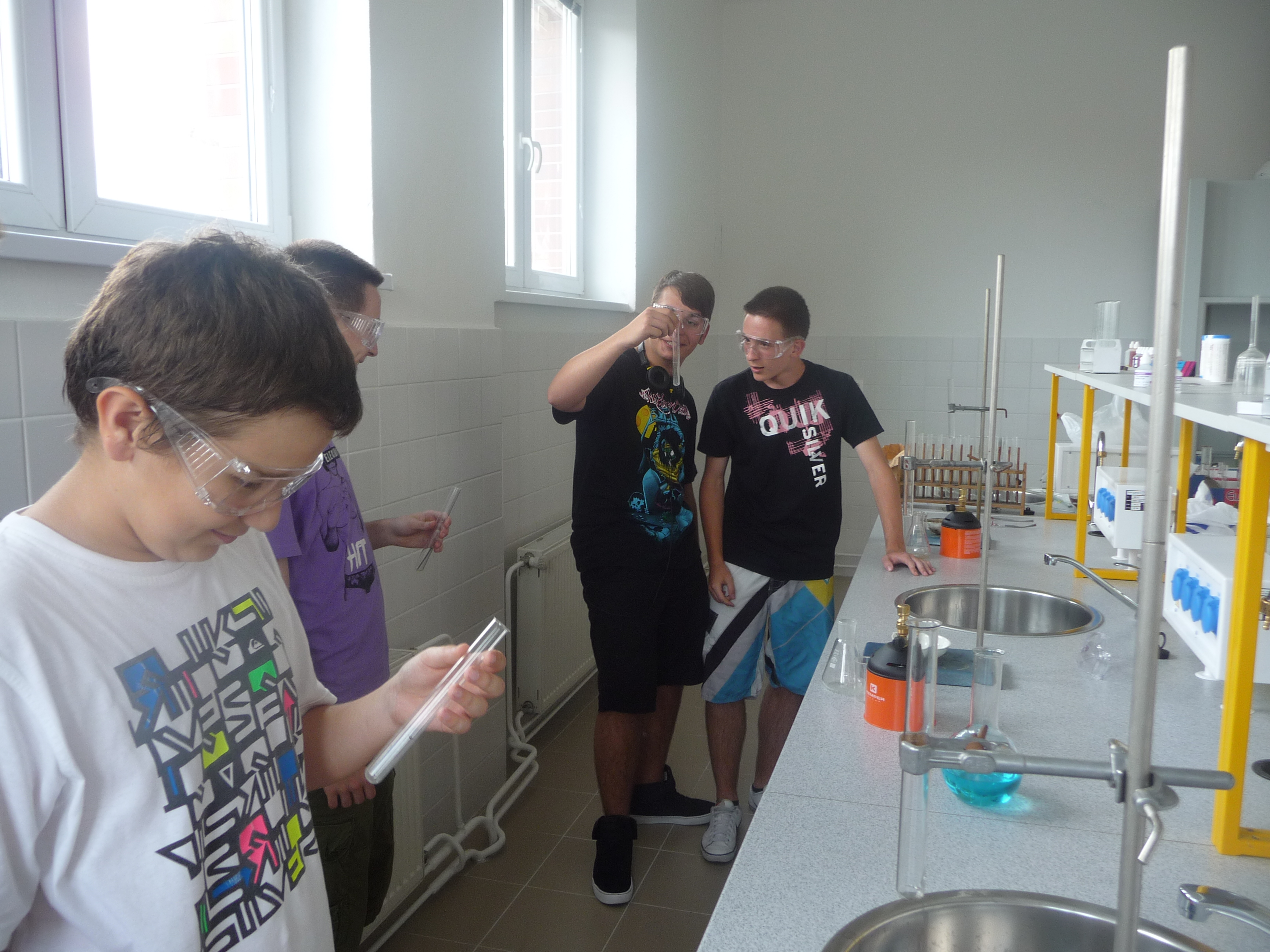 Práca v chemickom laboratóriu